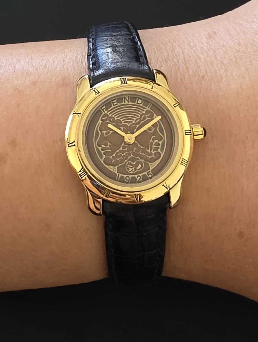 VTG Fendi 800L Janus Roman Coin Design Gold Plated 7J Cabochon 25mm Watch Works